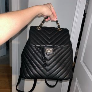 Chevron Black Back Pack chain detail